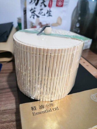 以前用过小罐香，艾草味道挺喜欢的，换个大的试试，好用的话以后还会买，包装很别致