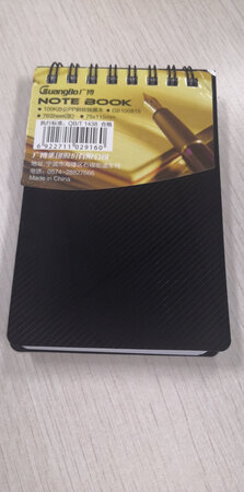 产品质感：质感不错
厚薄程度：适中
尺寸大小：迷你型，适合随身携带
产品设计：总体满意，因为是线圈本，皮交易晃动，内页易折损