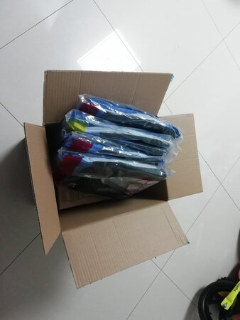 一次买了两双鞋和五套衣服，质量很好，价格更实惠。