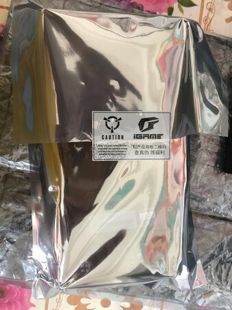 显示效果不错，游戏运行流畅，价格还比较实惠。
