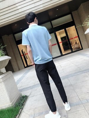 收到很惊喜，打开无异味，面料很舒服，尺码挺合身的。