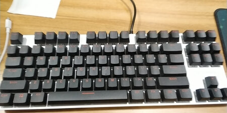 舒适度：按键有点硬，需要压的力稍微大点，其他没毛病