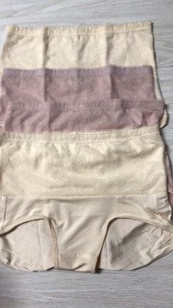 到货非常快 感谢快递小哥冒着大雨9点来钟送货上门 辛苦了