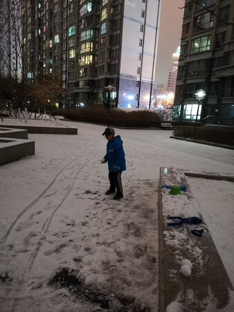 很小巧，很方便，正好今天下雪，孩子在外面玩雪，把鞋子弄湿了，回家正好烘干！