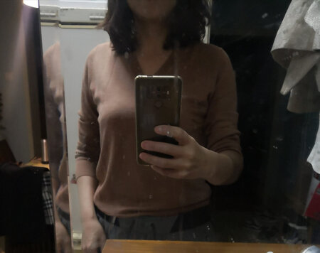 哥弟这个牌子，我买的衣服没有失望过。这件毛衣依然很棒，虽然，我以为的卡其色要比这个浅一点，但是也不想换了，希望哥弟能保持一贯的品质