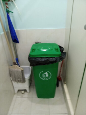 大小合适，价格也不贵，放厕所刚好