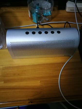 该音箱音质音量杠杠滴！绝对震撼！大晚上的不敢开大音量，但都能感受到其澎湃的音潮！绝对物有所值！剩下的就看产品耐用不了。是帮朋友代买的，朋友也应很满意！