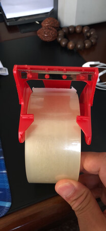 一直信赖3M品牌的品质 胶带看不出什么特别之处 中规中矩吧 切割器做工太粗糙了 完全与3M品牌品质不符 路边摊的水平吧