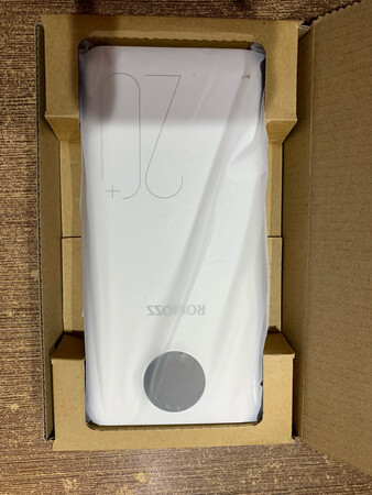 宝贝收到了，用用来评价，是正品，质量好，充电速度快，三接三充的，充电宝方便多了，比实体店便宜，物流很快！好评