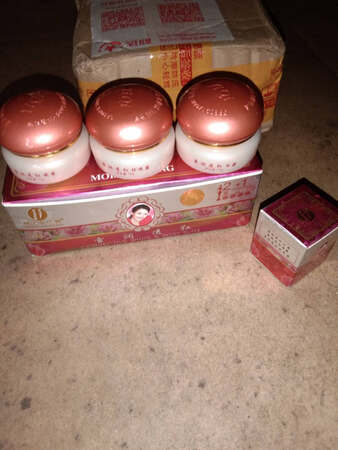 产品收到了，谢谢店家，我是第二次购买的了，产品好用，用完再继续买，店家还送了面膜，谢谢