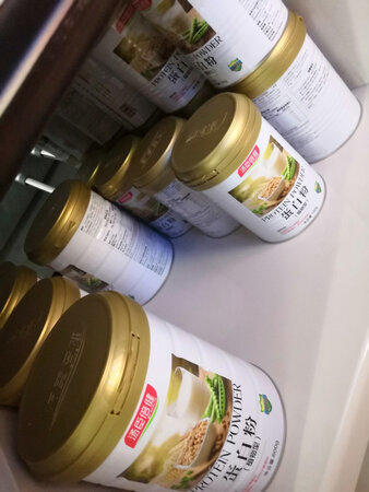 之前家里人一直都在喝汤臣倍健蛋白粉，也让我喝，可是我不太相信这些保健品，后来在家人的强烈要求下，也跟着喝了起来，后来发现确实效果很理想，喝了汤臣倍健蛋白粉之后，身体的体质确实增强了，而且也不怎么感冒了，抵抗力增加了身体就越来越好，总之汤臣倍健以我的亲身经验证明，我会推荐你购买这个品牌的蛋白粉，相信我买来喝吧，喝完之后你的身体你的体质一定会变得越来越好