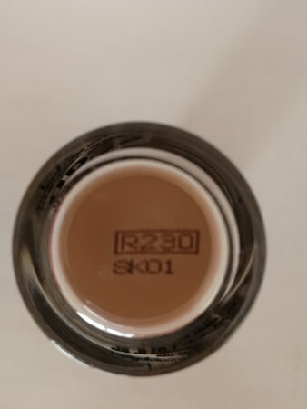 很快就收到了，这个色号还挺好的，不假面，轻薄服帖，发货速度快，卖家服务很好，继续囤货。
