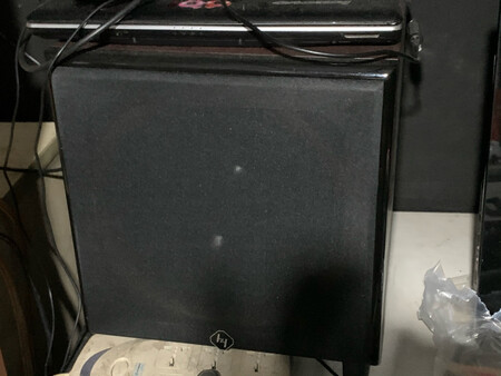 音响今天收到了，送人的礼物，老妹要搬新家送的贺礼照片是她发给我的已连接试了一下声音很震撼低音超级重，高音清晰，听歌有环绕声很强的，看电影有电影 院的感觉.超嗨，无线话筒插上就是K丅V特别是5.1声道立体声很强，老妹她说她很满意，不停的谢我说我给她选的音响很好！