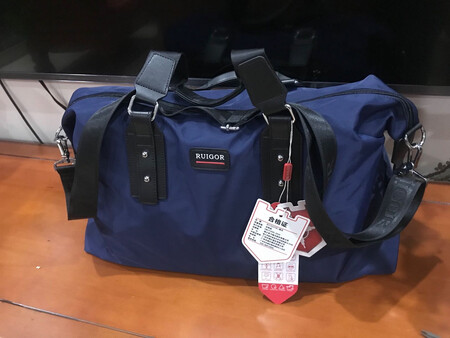 很漂亮，很满意，很喜欢。容量很大，岀门旅行很方便。客服态度非常好?