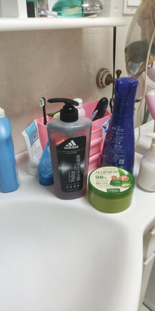 产品香味：味道一如既
使用感受：跟以前一样
泡沫数量：丰富
其他特色：价格很优惠
产品包装：简单，只有纸盒子