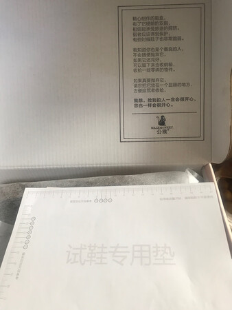 好喜欢，双十一到货还这么块快，快递给力，鞋子质量，款式都不错，第一次在京东上买服饰类，以前都是买的日用品，重点要夸一下，这个包装，包装大气，颜色粉嫩，看着这个包装就感觉质量不会差，细节做的很好，很贴心，以后认准这个牌子了