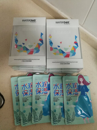 一直用这款补水面膜，双11搞活动，很合算，还送了赠品。发货迅速。
