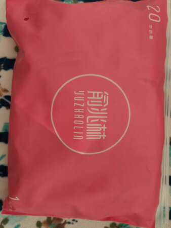 内裤价格真心实惠，凑单买的，没有什么色差，摸着舒服，做工很不错，没有多余的线头，有弹性，颜色样式都很满意，摸着也挺舒服的，没有什么瑕疵，质量非常好，内裤没什么气味，非常值得推荐，还没开始正式穿，应该不会起球变形，总体来说还满意，好评！！快递也很快，不错?