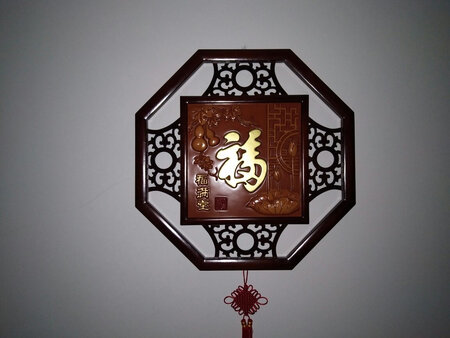 质量非常好，值得大家购买，后面的挂钩需要改进，挂上不稳。