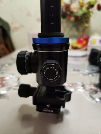 外形外观：美观精致
防抖效果：稳固
操作难易：简单易上手