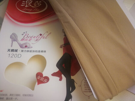 120D。秋天15度—20度左右的天气穿不错的。