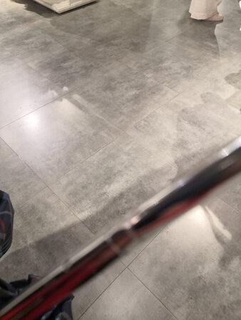 才买，今天武汉风大，吹弯了