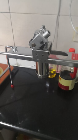 架体很重，感觉质量不错，细节做工有待加强