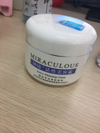 超大瓶，又可以用好长时间了。回购N次了，很滋润，特别适合干性肌肤