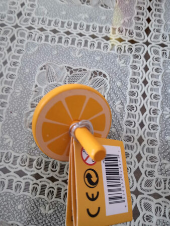 一次性买了很多款，质量非常好，拼图纸版很厚实，小孩很喜欢，小拼送人，大拼自留，锻炼孩子专注力