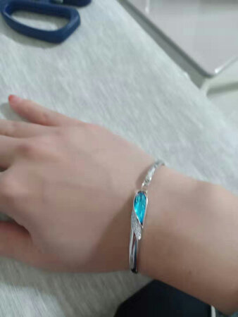 物流极快，图片与实物相符，老婆很喜欢，一次开心的网购。