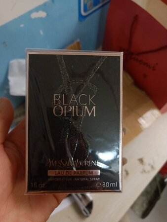 到货有点慢，全天都留香，很喜欢这个味道！30ML，比想象中小巧，可随身携带，方便！给包装点个赞，很认真！
味道浓淡：味浓
