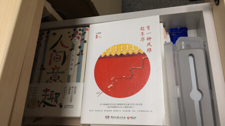 最爱白落梅写的文字了，不知道她的脑子里为什么会有这么多这么多这么美的词句，我真的太爱她了。她的所有书我都买全了，读她的文字，仿佛真的置身在那样故事里、那样的情境中，和书中的人物感同身受，简书中美景如临其境。唐诗宋词，各个奇人奇女子，她总能用她最独特的视角和文字来表达，仿佛想一首曲子让你欲罢不能。