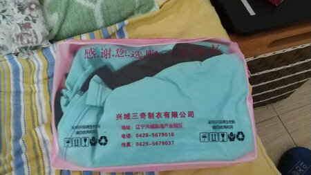 质量挺好的，大小合适，昨天去游泳馆穿上了，面料很舒服，京东快递就是快