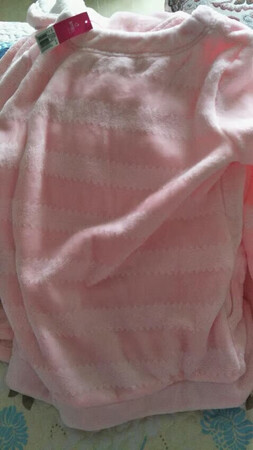 手感摸着滑滑的很舒服，价格也便宜。现在什么东西都得提前买好了