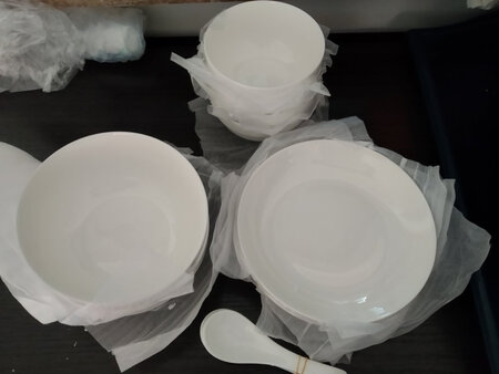 货已收到，东西还可以，但一个面坏了