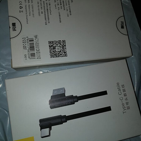 做工质感：做工细致，手感舒适。尺寸工差控制很好，插接紧密但又不会插接困难。
充电速度：充电快速稳定。