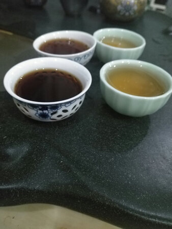 杯子不错，只是稍大了一点。最可恶的是快递，上午就到了，直到晚上都不送，还要去店里自提！