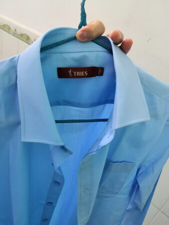 正不正品不知道，但衣很好，摸着舒服，也没线头，还没洗过，不知会不退色变形，170.68公斤穿41有点点稍大，但还可以接受，怕买40的紧了