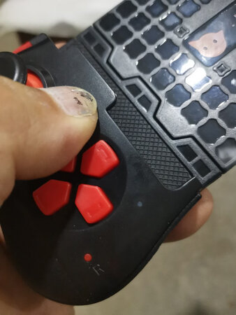 怎么评价，就不能用。开机键不好使。无法启动。满意了吧