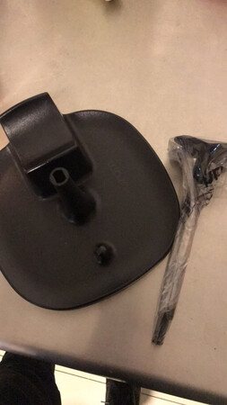 今天收到原汁机了，晚上吃完饭，研究了半天，组装好，问了客服很多问题，很耐心细致的指导，弄了一些水果放进去，榨了一大杯果汁，不过水果种类可能放的太多，味道不是很好喝，下次放两三种应该就好一些了，有的果汁酸可以放些蜂蜜牛奶之类的调下味道，也可以榨一些抗氧化的果汁，减缓衰老啊，美女们可以用这机器，很好用，简单易操作，榨汁也快，果肉和汁水完全分离，纯原汁原味，比买的果汁饮料要好喝100倍，还没有任何添加剂，健康绿色