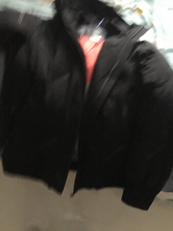 衣服质量好，款式也很好看，老公说穿上更年轻了