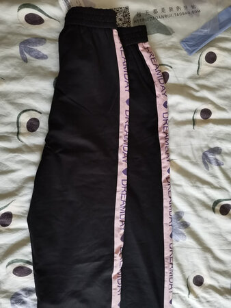 物流很快服务周到，货已到。女儿穿着很好看，不错！