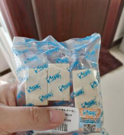 宝贝收到了，物流发货非常的快，宝贝非常喜欢，性价比非常高，用起来非常的舒适，赠品也特别好，超级喜欢哟，最最最重要的是客服服务态度非常好，十分细心，耐心，有责任心，站在消费者角度考虑问题，替客户解决问题，为客服点赞，大大的赞?，非常好的宝贝，非常愉快的一次购物体验，下次还会买的，以后会持续关注，强烈推荐给大家购买！！！