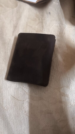 材质手感：不错，牛皮的
做工细节：感觉很认真的作品