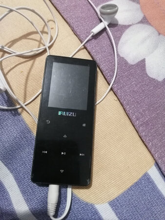 挺不错的，买给上初中的儿子的，他喜欢就好。操作挺简单的孩子自己会下歌，很好操作哦。挺不错的，买给上初中的儿子的，他喜欢就好。操作挺简单的孩子自己会下歌，很好操作哦。挺不错的，买给上初中的儿子的，他喜欢就好。操作挺简单的孩子自己会下歌，很好操作哦。挺不错的，买给上初中的儿子的，他喜欢就好。操作挺简单的孩子自己会下歌，很好操作哦。挺不错的，买给上初中的儿子的，他喜欢就好。操作挺简单的孩子自己会下歌，很好操作哦。
