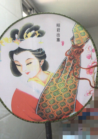 好看，质量很好。还送了扇子喜欢