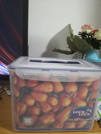 满意要是便宜点就好了，正好腌制辣白菜，对大小没概念的朋友图中用大乐枕对比，双11快递员晚上11点还在配送，真心辛苦