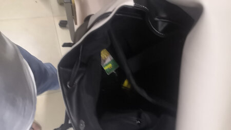 这个包挺好，还送了一个香包，给个好评吧，，，，，，，