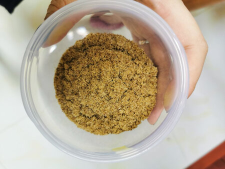 买来给宝宝装肉松用的，密封性好，并且打开也没有味道。