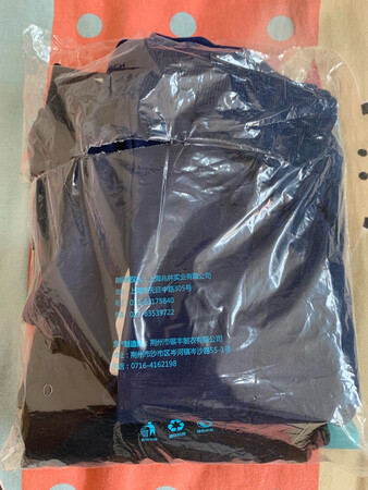 包装严密 发货速度快 款式简约时尚 做工精致规整 颜色正宗 尺码合适 面料柔软舒适有弹性 上身轻便舒适透气性好 风格休闲百搭 产品经济实惠 适合大众消费 性价比超划算！卖家服务认真负责 周到细致 有耐心！